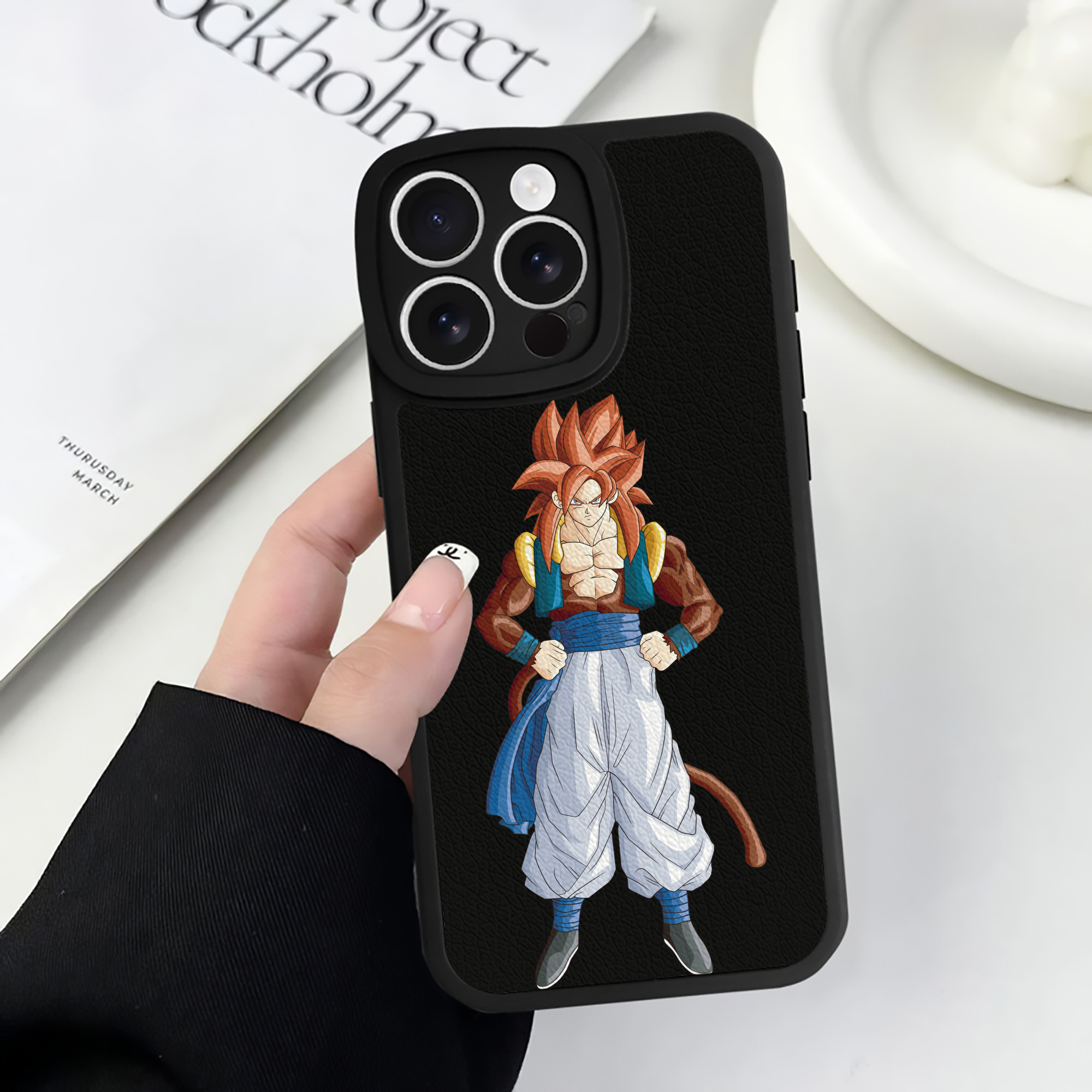 （画像用） ドラゴンボール 孫悟空（そん ごくう）Son Goku カカロット DRAGON BALL Kakarotto 【iPhone 16シリーズ対応】シリコンスマホケース（レザー調） 材質：シリコン